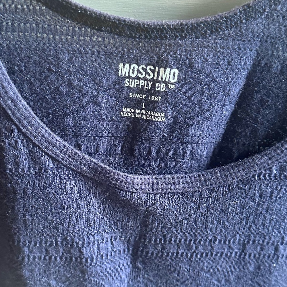 Two textured Mossimo Tanks - Large - Teal and Navy - Picture 3 of 4